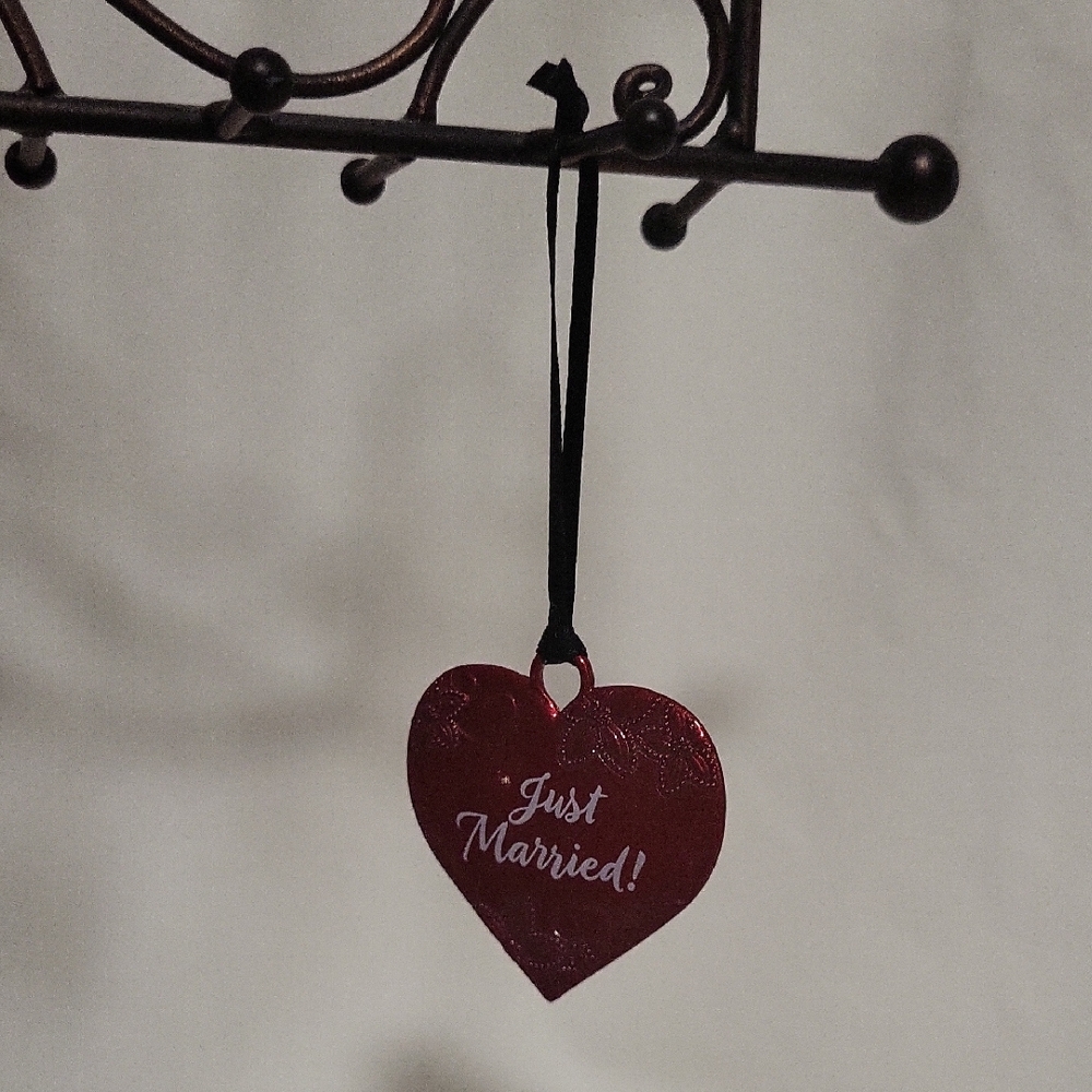 Hallmark Keepsake Ornament Red Heart Just Married